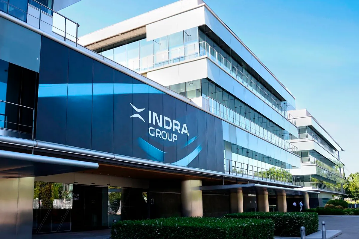 Indra vuela hasta un 15% en el Ibex tras "destrozar" previsiones