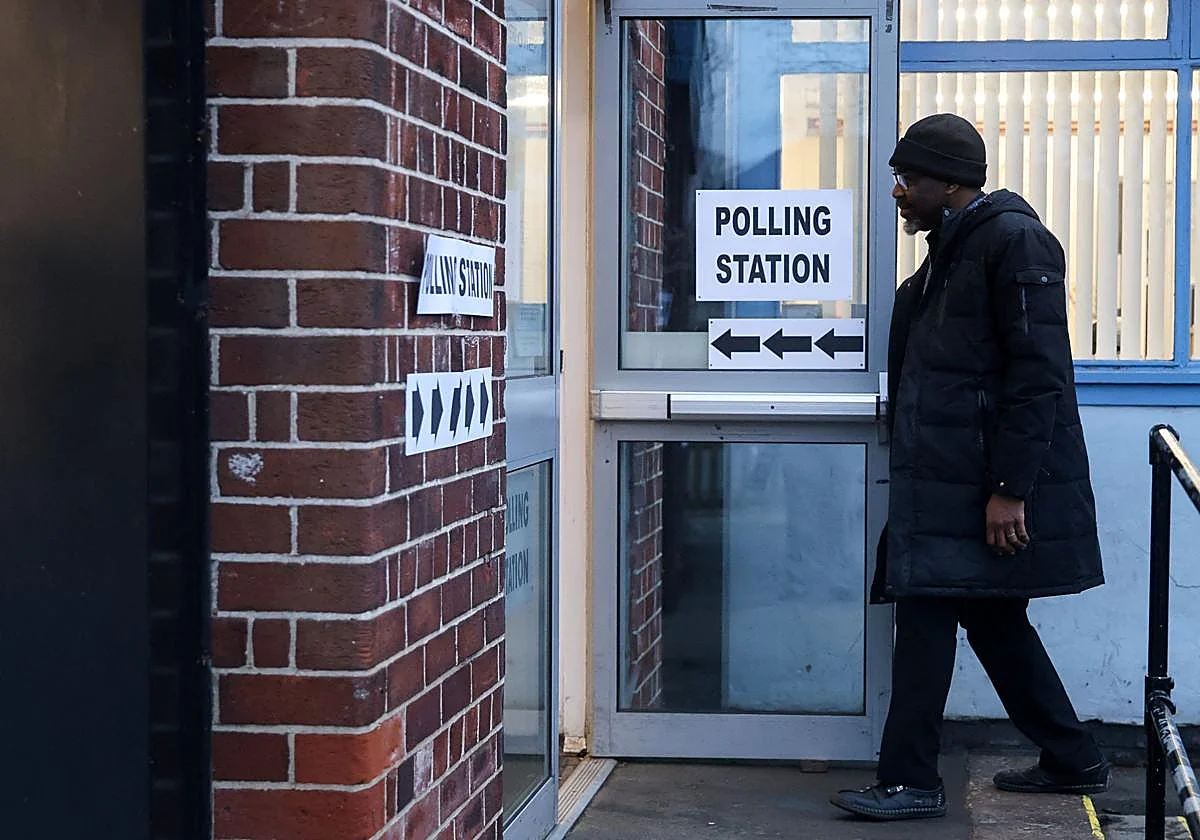 Starmer se examina en las elecciones de este jueves en Mánchester