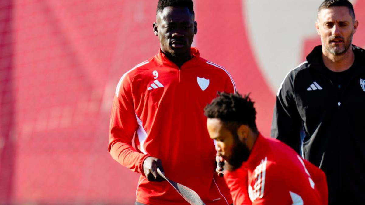 Almeyda medita su once para el derbi en otra sesión con Oso y Castrín