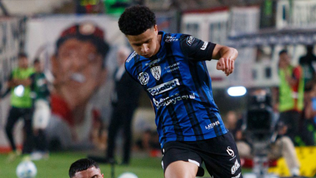 El Sevilla anuncia un principio de acuerdo para el fichaje de Patrik Mercado