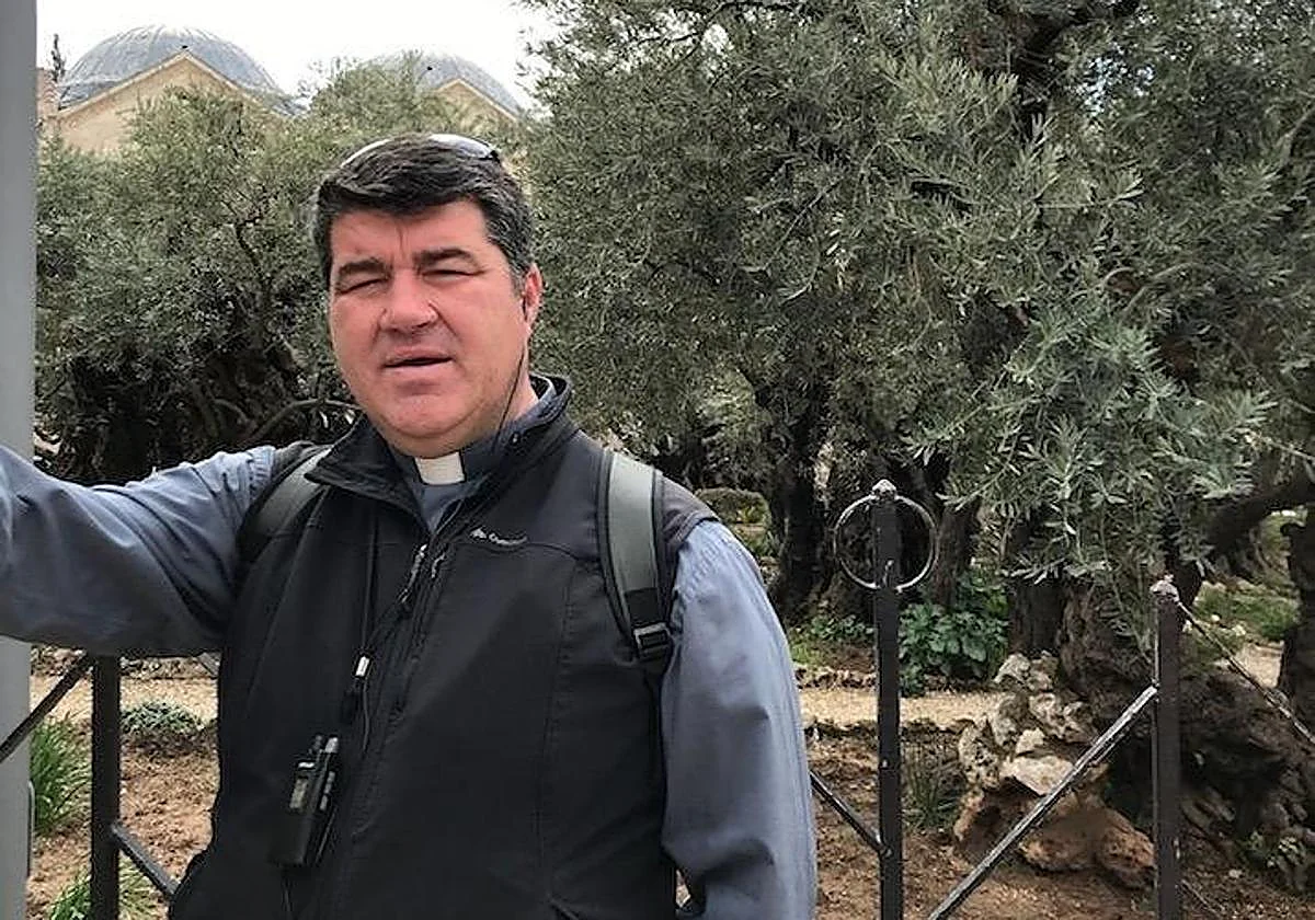 Fallece el párroco de Coín en un accidente de moto en Mijas