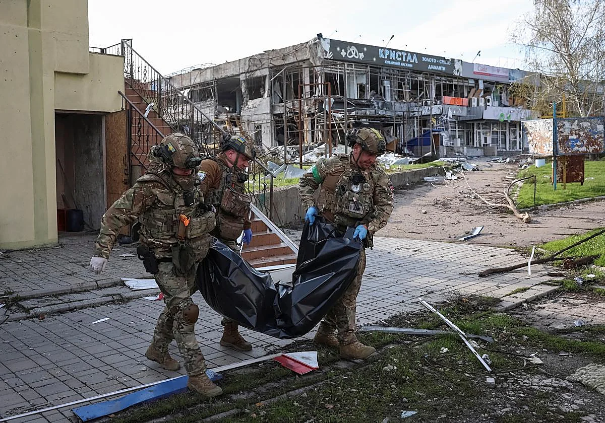 Rusia y Ucrania intercambian más de mil cadáveres mientras continúa el diálogo con Estados Unidos