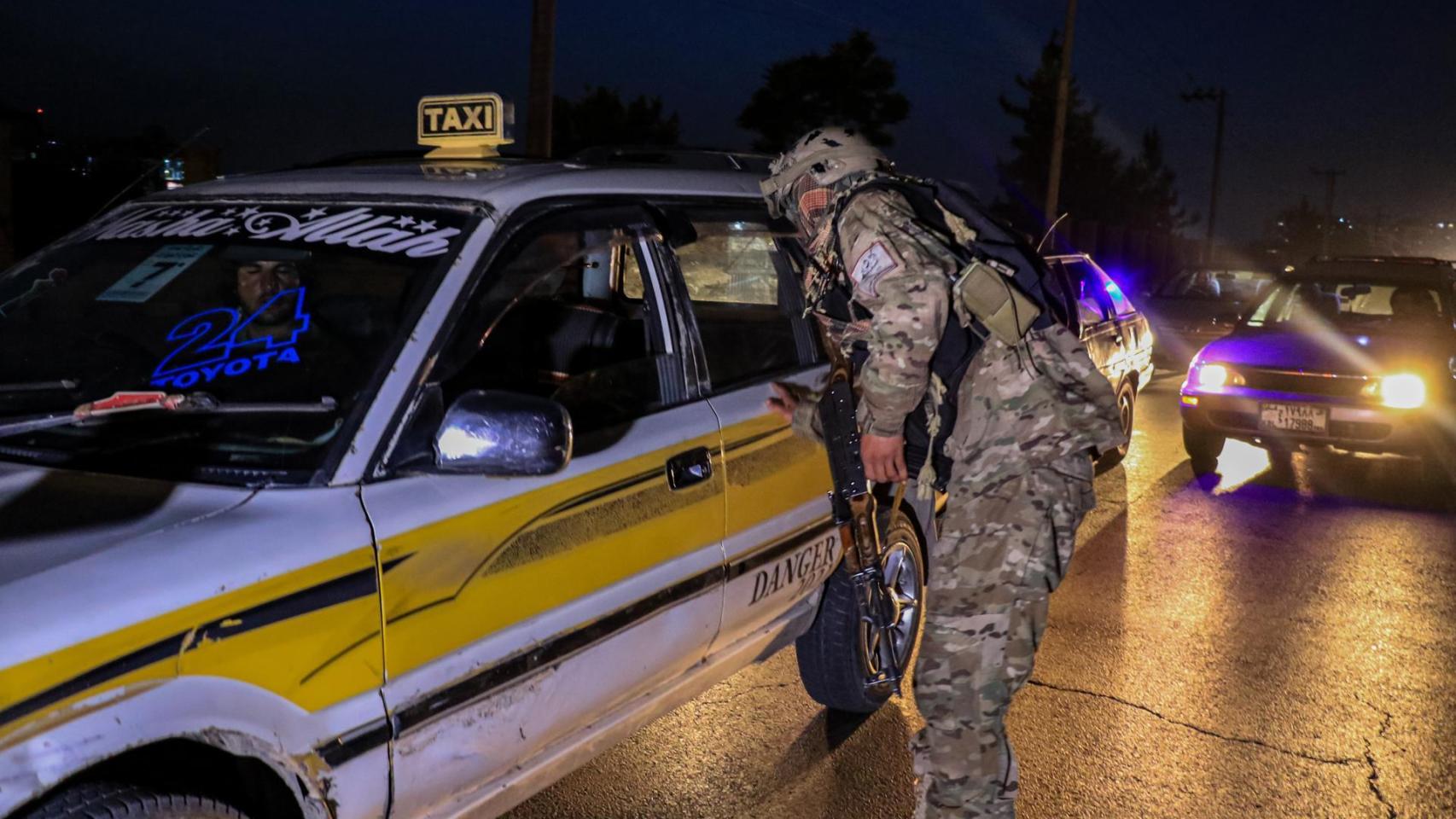 Pakistán bombardea Kabul y anuncia el inicio de una "guerra abierta" contra Afganistán