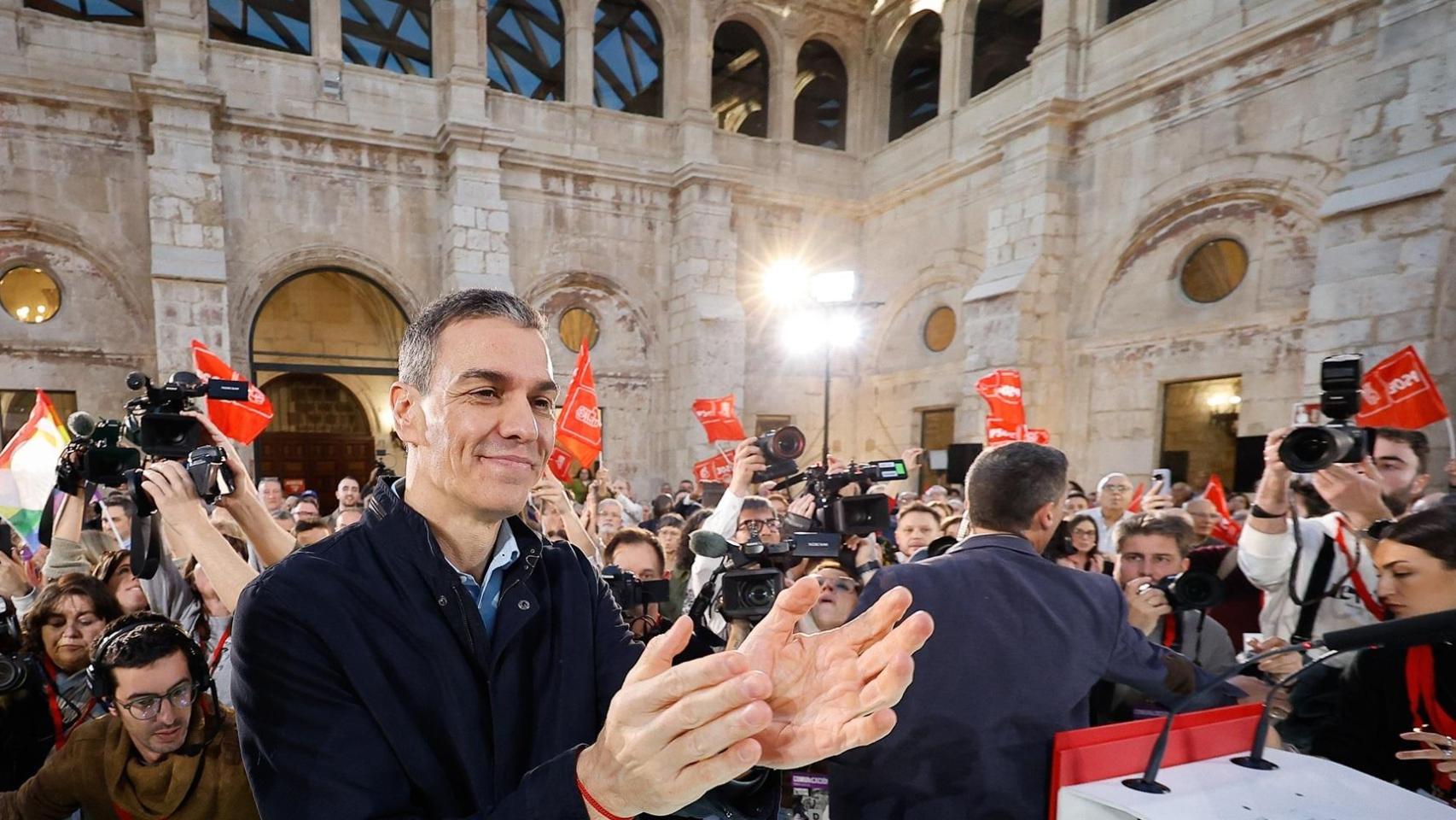 Sánchez relanza el blindaje del aborto en la Constitución en un monasterio el día después del anuncio del viaje de León XIV