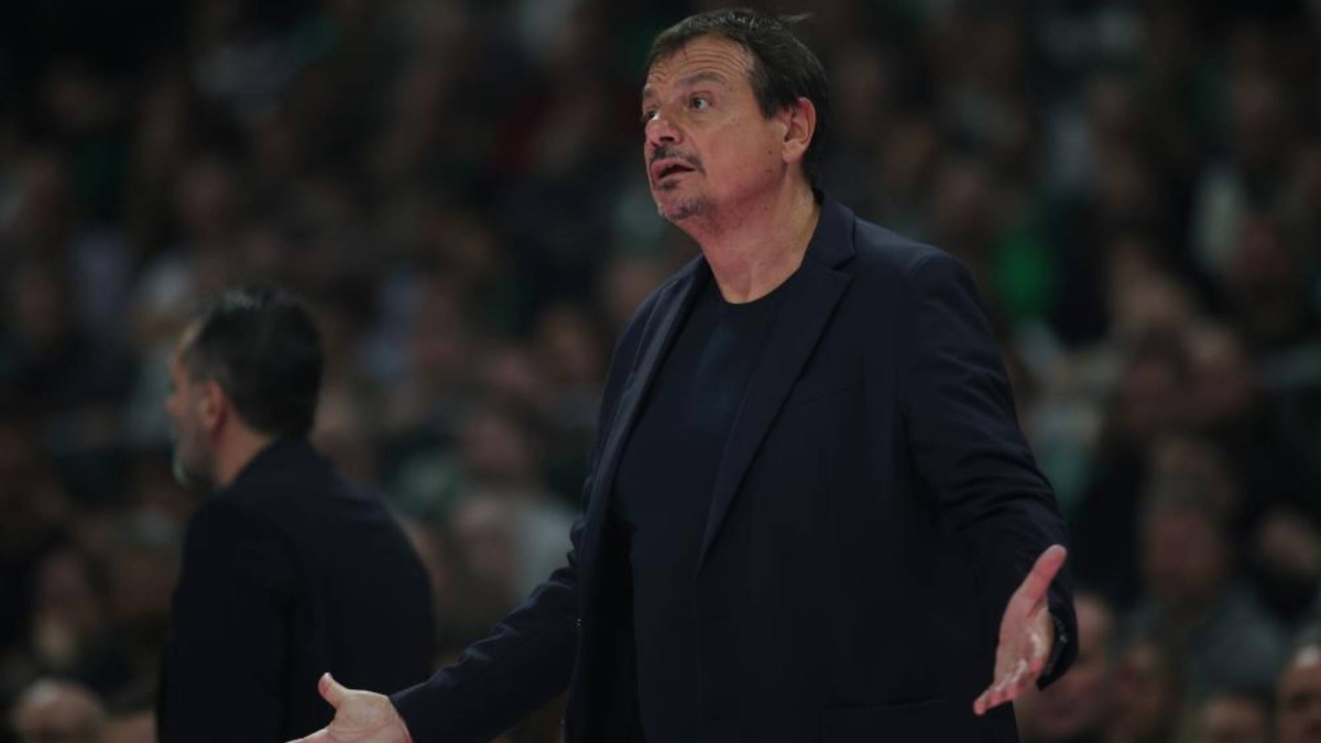 Ataman se la monta a un árbitro español y acaba expulsado