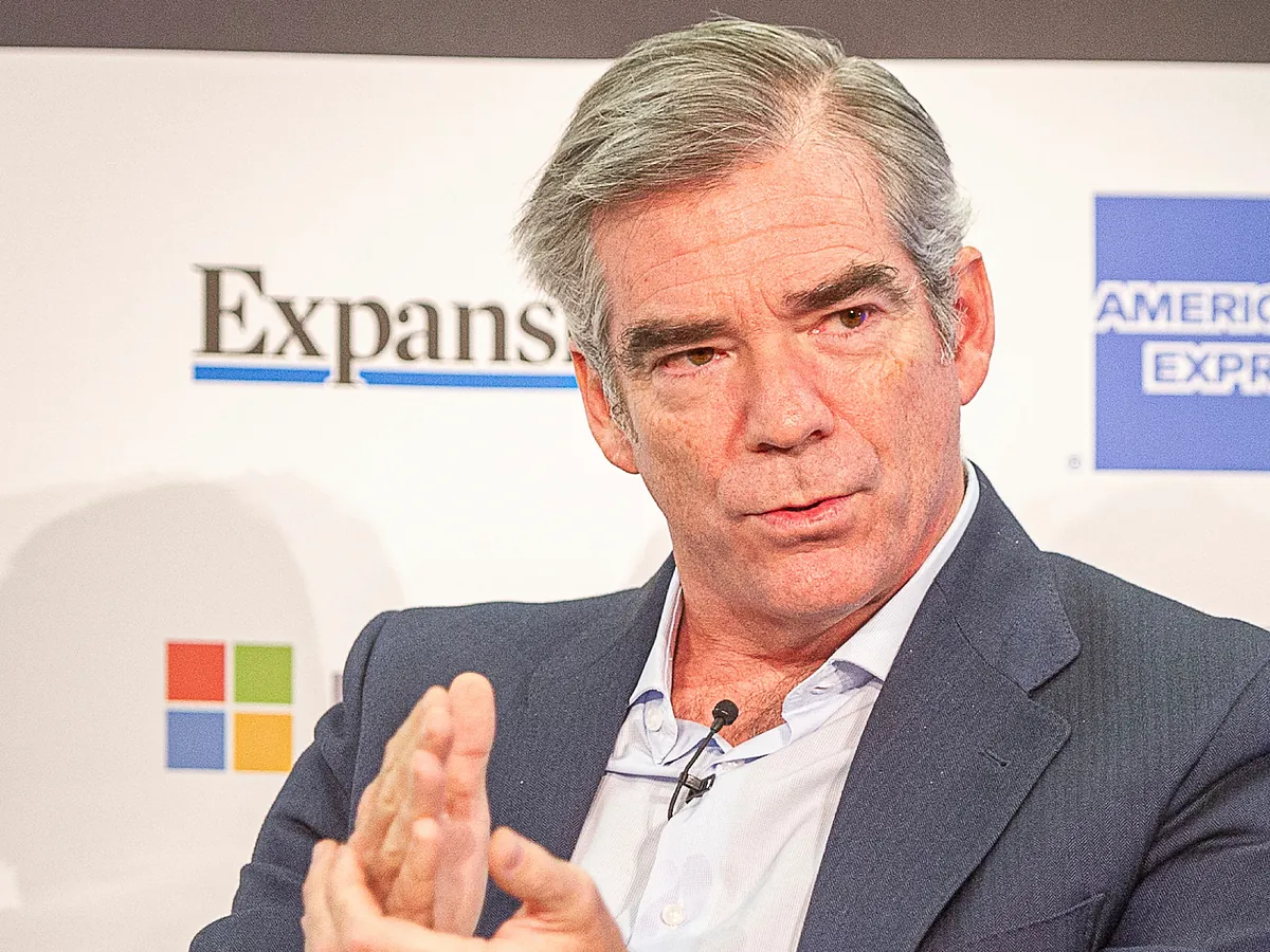 Aegon, aliada de Santander, dice que mantiene su posición en España