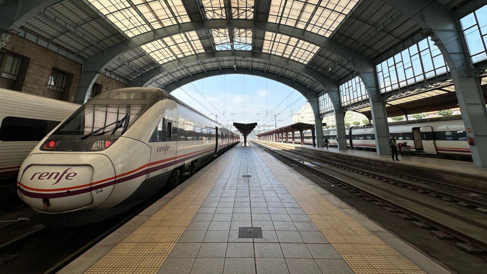 Un conato de incendio en un vagón de la estación de tren de A Coruña afecta al tráfico