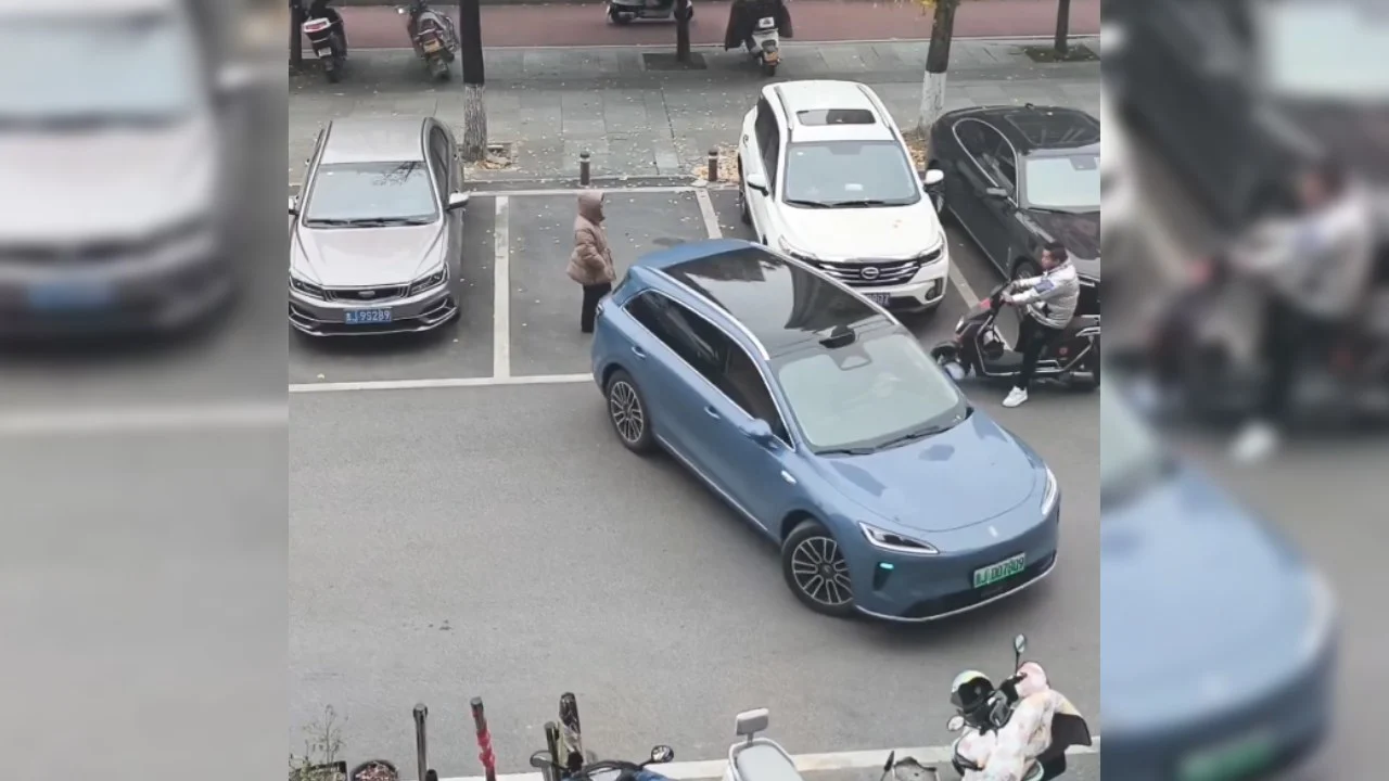 ¿Te molesta cuando alguien reserva sitio para aparcar? Esta tecnología puede hacer que ganes esa “batalla” sin discutir