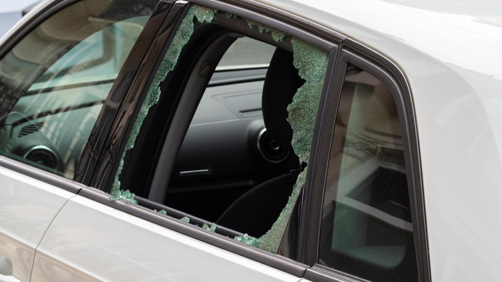 Roban un coche en Novo Mesoiro, en A Coruña, y piden colaboración ciudadana para localizarlo