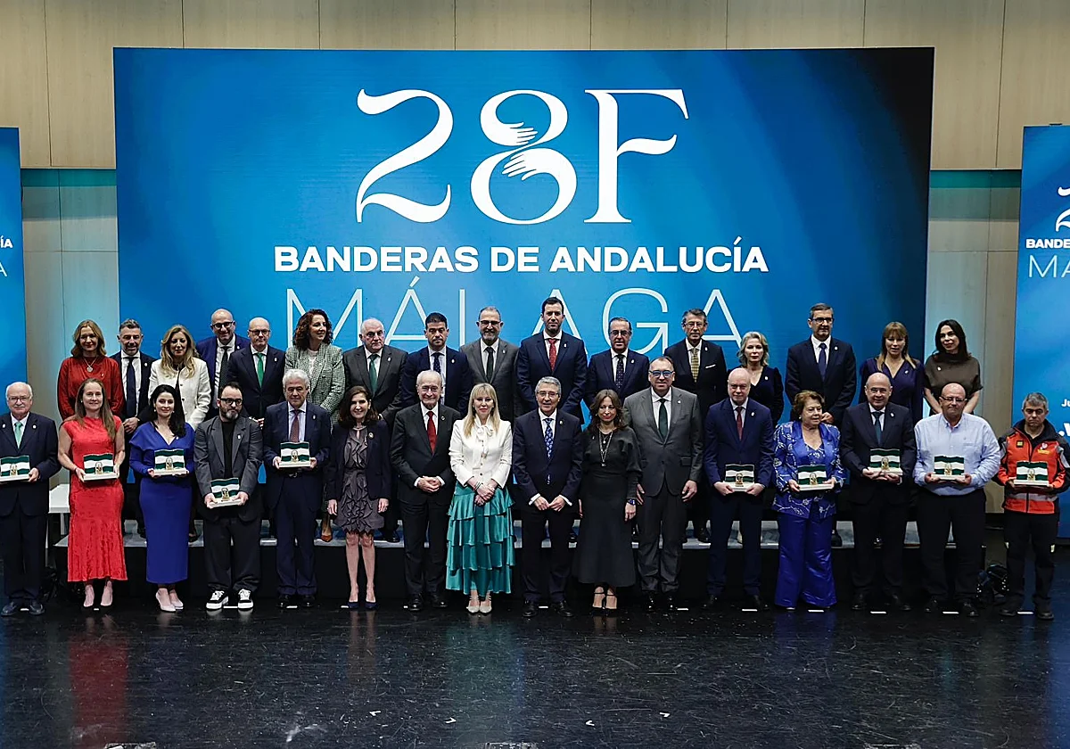 Banderas a la Málaga diversa y comprometida