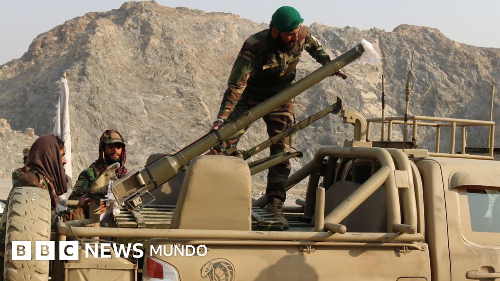 Cómo se explica la "guerra abierta" entre Pakistán y Afganistán (y qué tiene que ver con ella el Talibán)