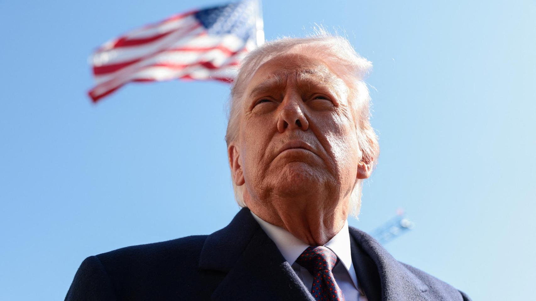 El movimiento MAGA incita a Trump a declarar la emergencia nacional para extender sus poderes sobre las elecciones