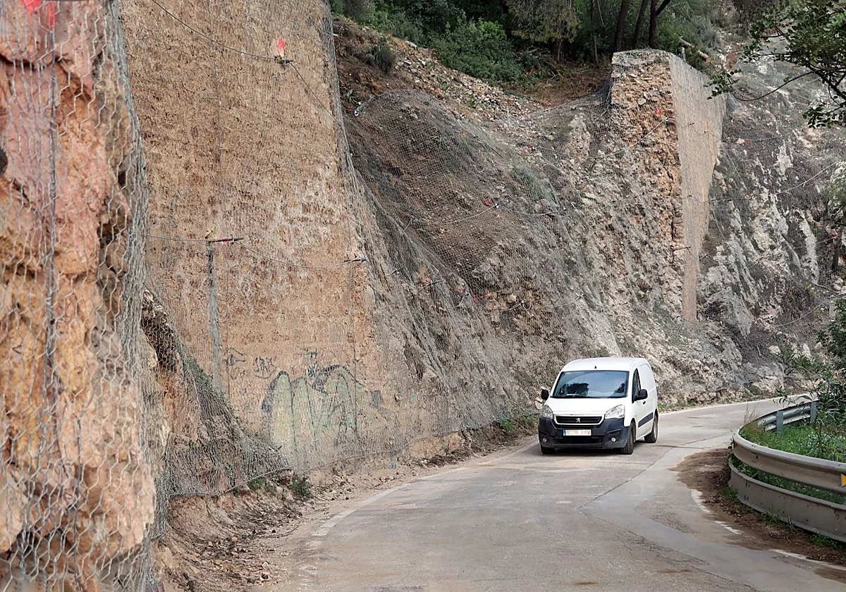 Reabre al tráfico la calle Chorreadero de Marbella tras culminar los trabajos de estabilización del talud