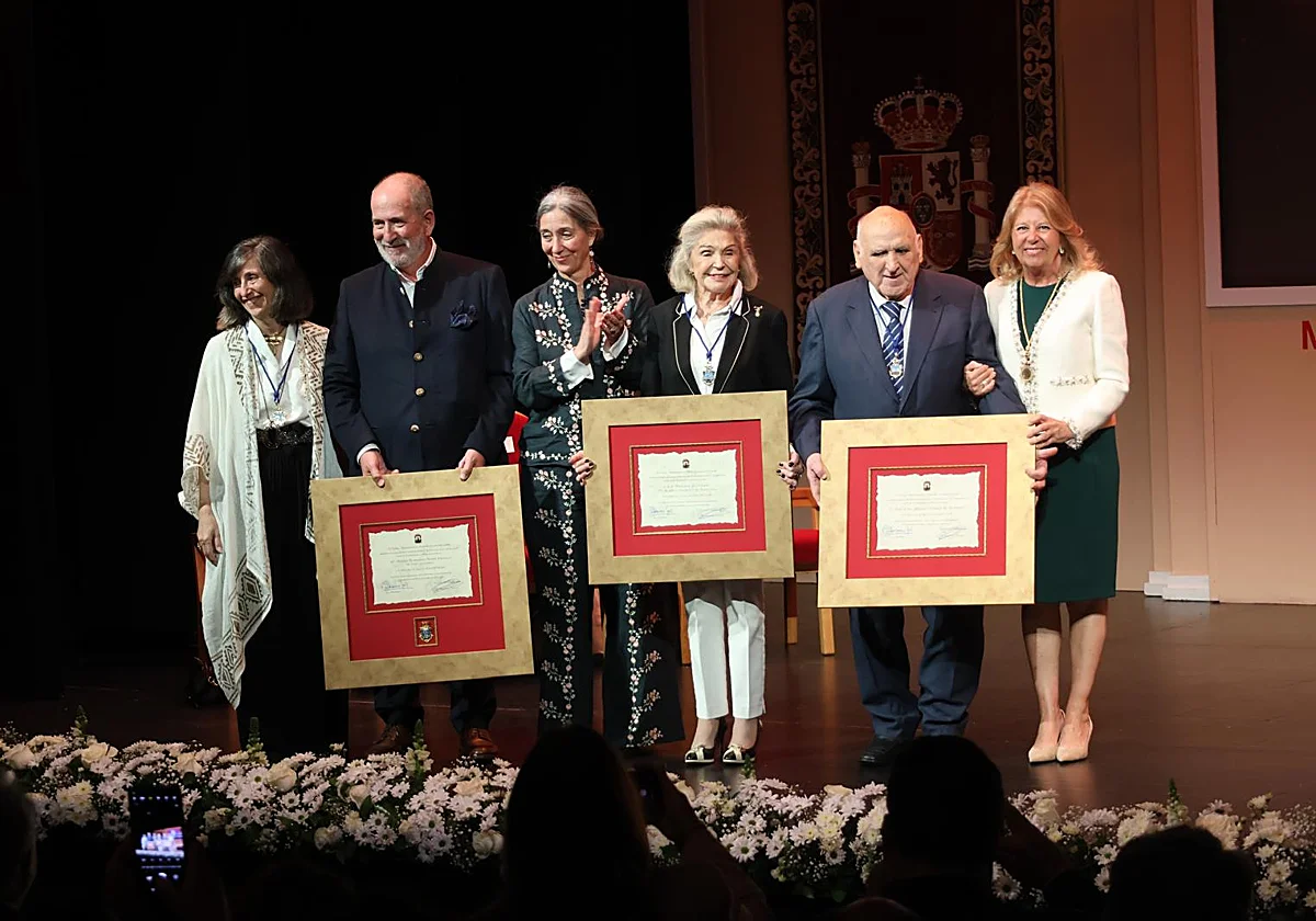 Marbella reconoce la labor de Remedios Nieto, José Luis Yagüe y Beatriz de Orleans
