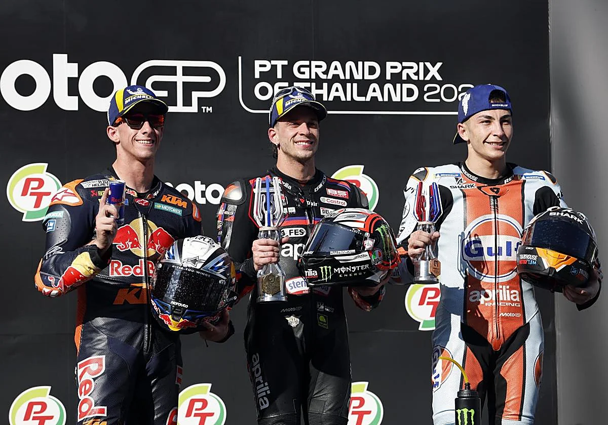 Bezzecchi gana sin oposición, Acosta es líder y Márquez abandona