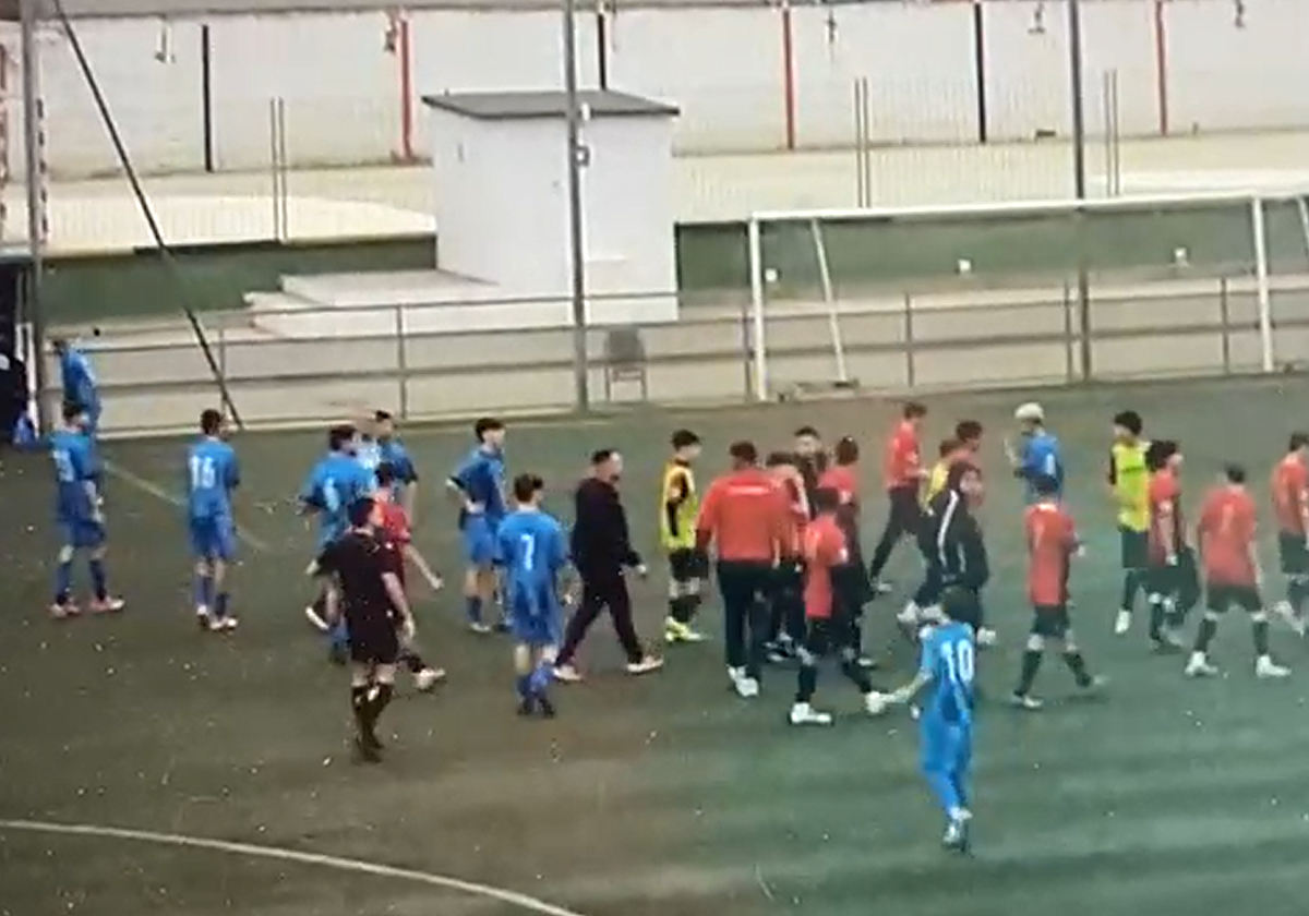 Nuevo incidente en el fútbol base malagueño: amenazas a jugadores, invasión de campo y suspensión del Churriana-Campanillas