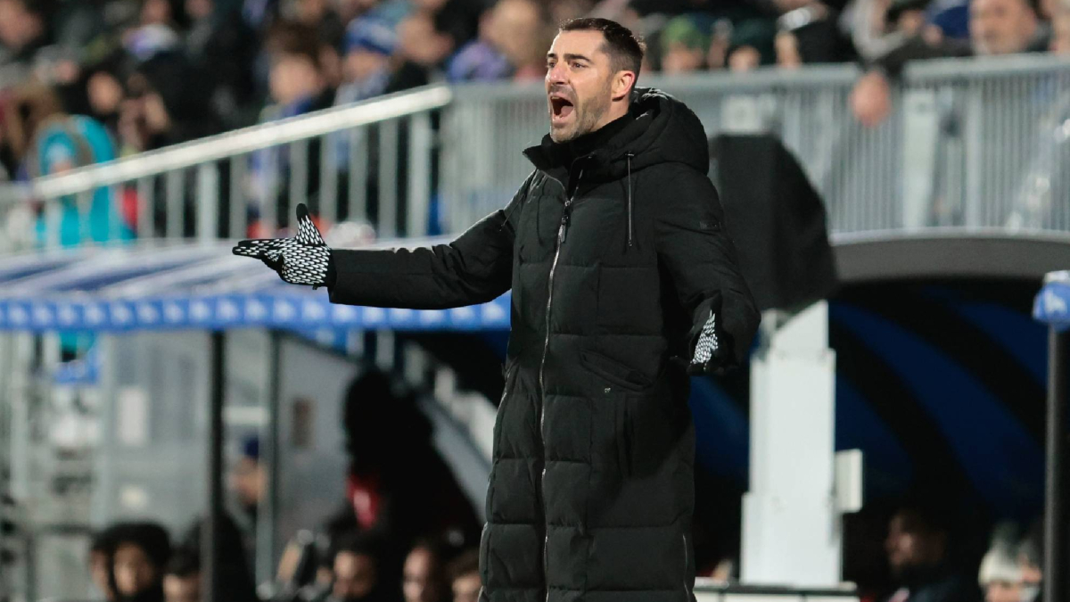 El Zaragoza decide destituir a Sellés y negocia la salida de Txema Indias