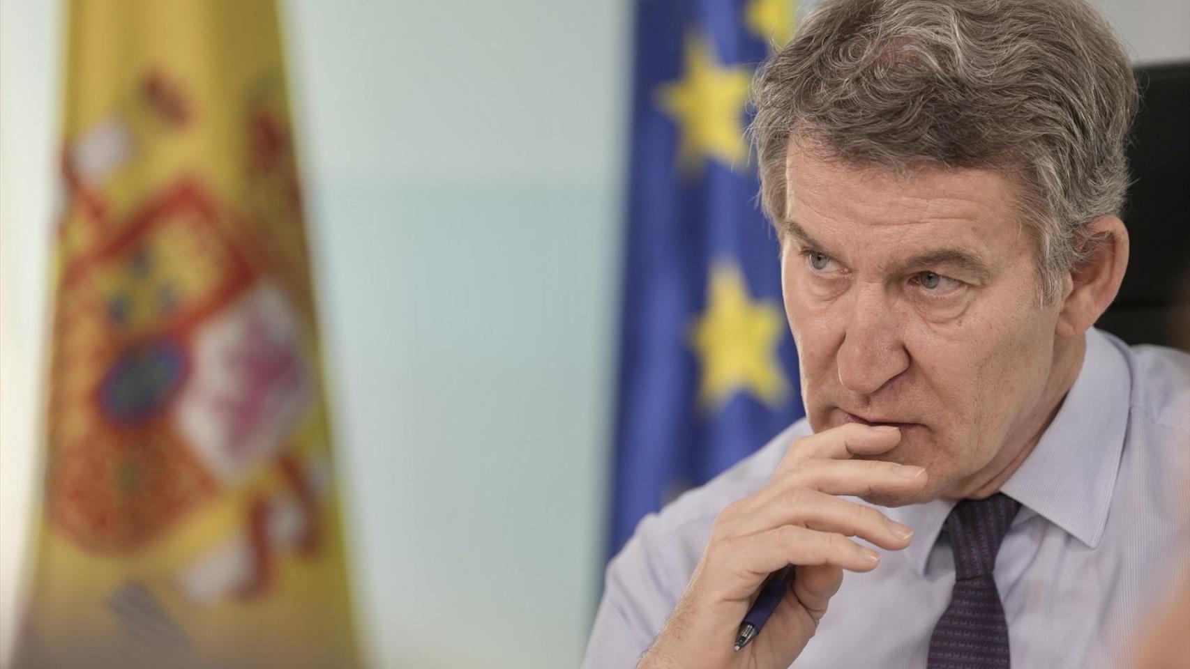 Feijóo replica a Sánchez sobre Irán: pide una salida "negociada" pero recalca que "el mundo es mejor cuando cae un tirano"