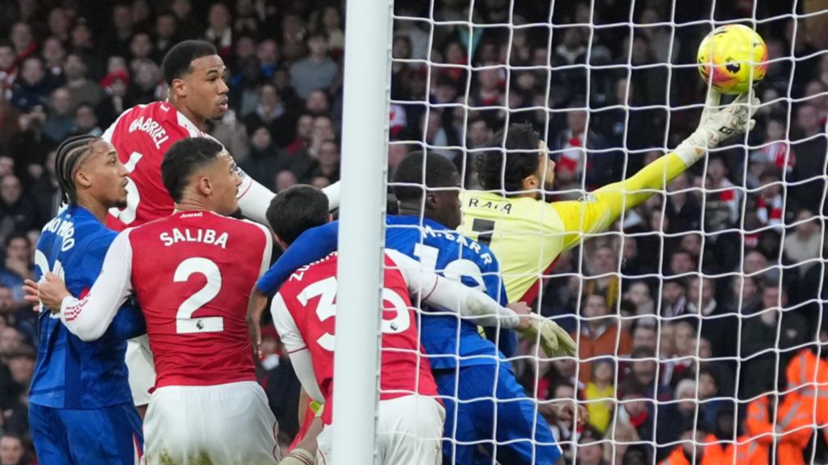 El Arsenal mantiene a Raya la Premier