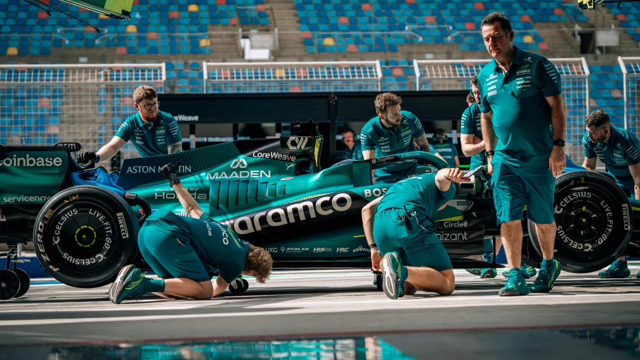 Aston Martin se planta en la sede de Honda con cinco ingenieros para abordar el fallo clave del AMR26