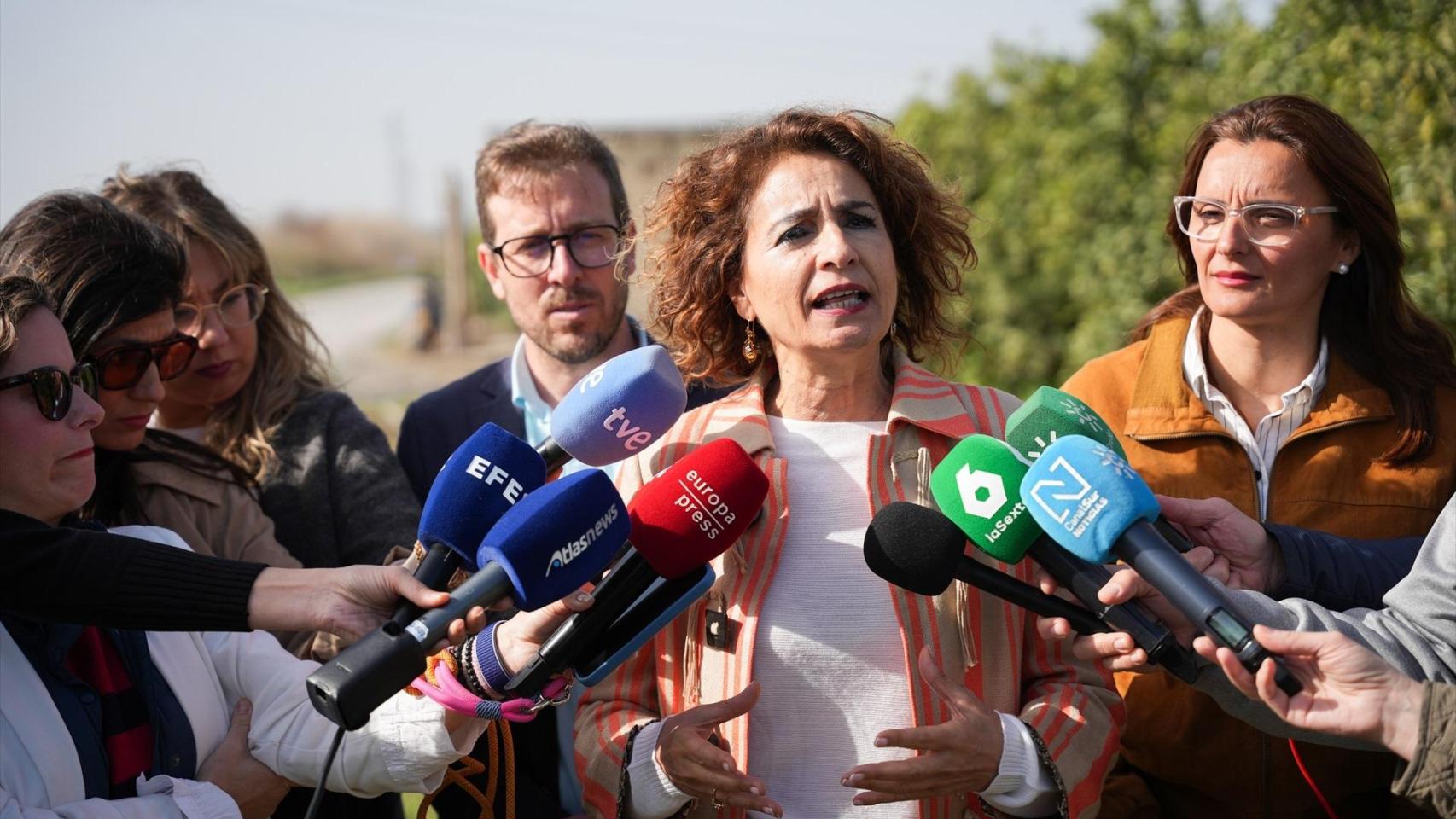 Montero afirma que no hay "ningún movimiento" en las bases de Morón y Rota ni refuerzo de la seguridad en ellas