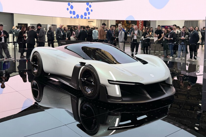 La Xiaomi del chollo ha muerto. Su nueva era pasa por el lujo, los coches deportivos y competir en premium