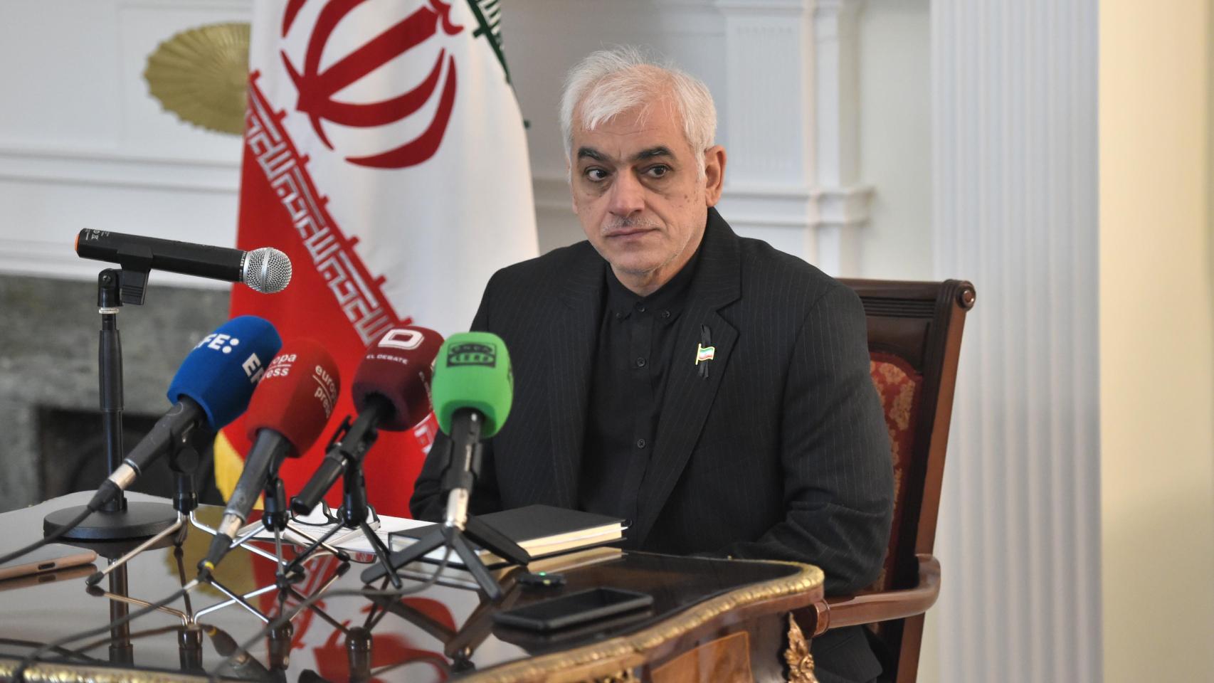 Albares convoca al embajador iraní para condenar los ataques de represalia a países de Oriente Medio y a Chipre