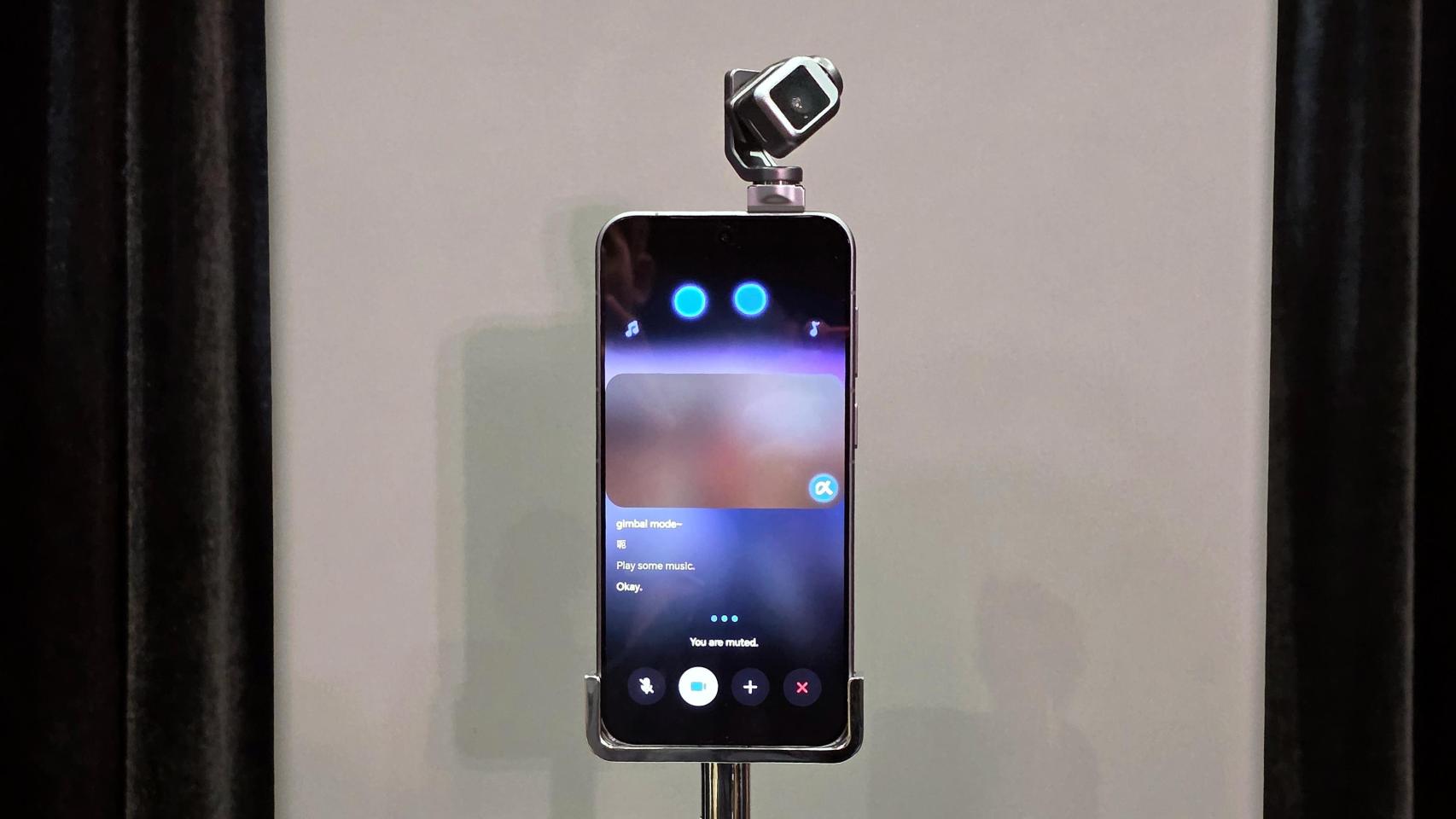 Así es el Robot Phone de Honor: el móvil con IA multimodal que es consciente del entorno y que llegará este mismo año