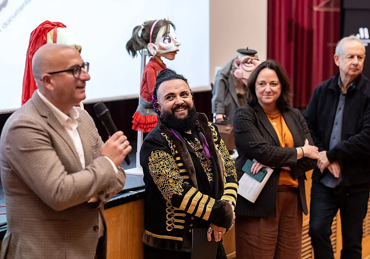 Rafatal filma el alma de las marionetas de El Espejo Negro