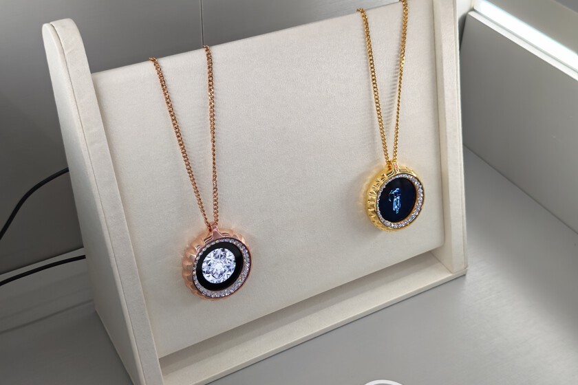 Samsung ya piensa en un futuro con pantallas OLED en todas partes. Incluido en un collar o en una consola plegable