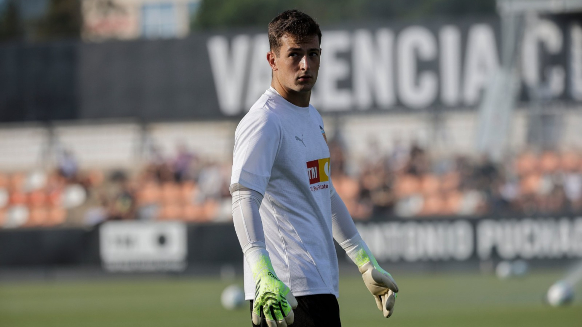 La plaga de lesiones de rodilla del Valencia atrapa a Agirrezabala
