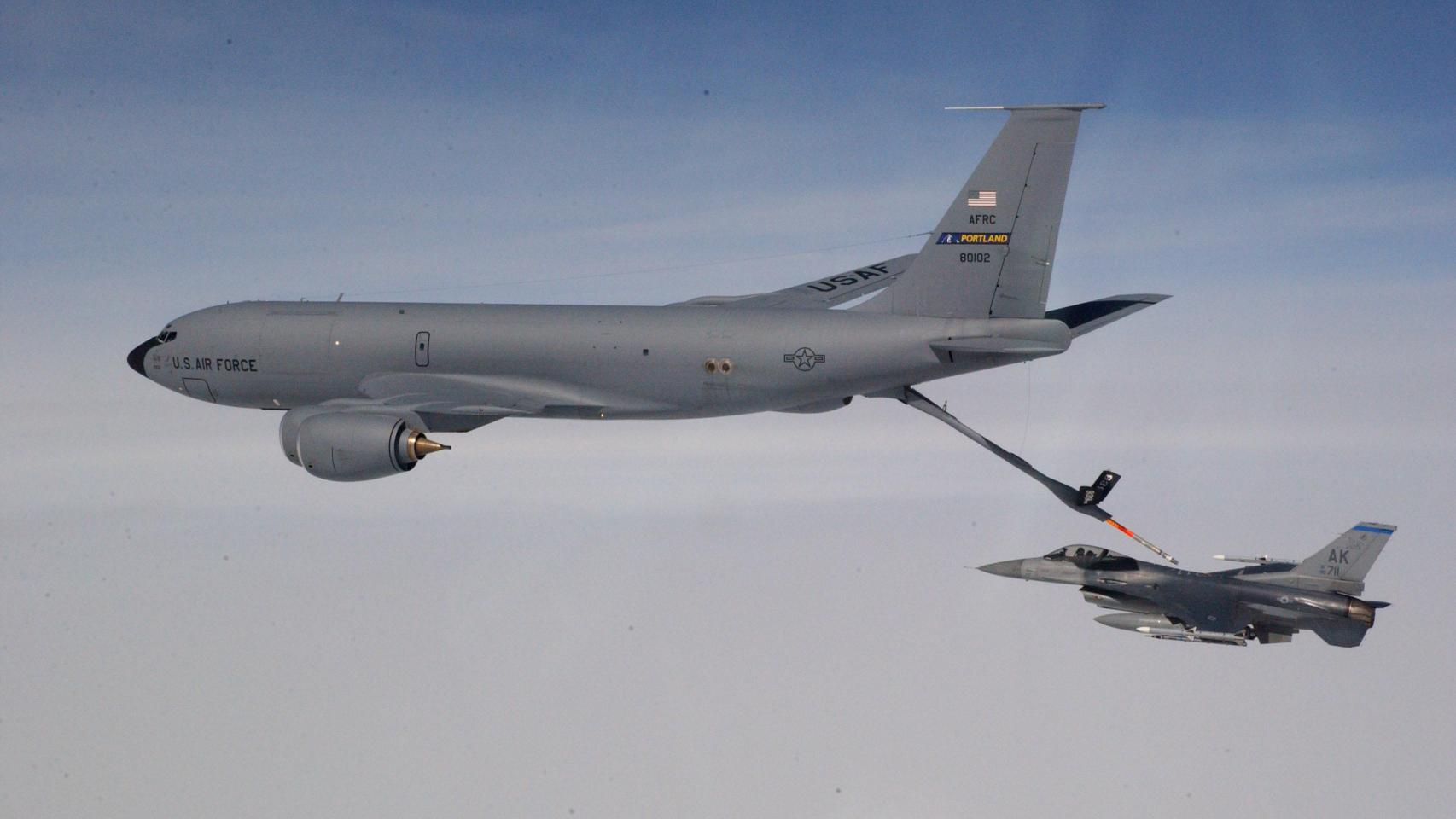 Sánchez rehúsa colaborar en la ofensiva contra Irán y Trump retira sus aviones cisterna de Rota y Morón