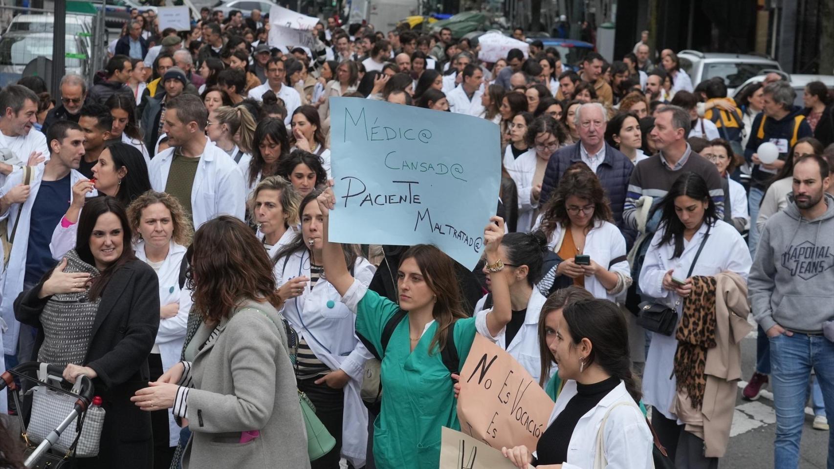 Sanidad convoca a los médicos en plena huelga nacional por el Estatuto Marco