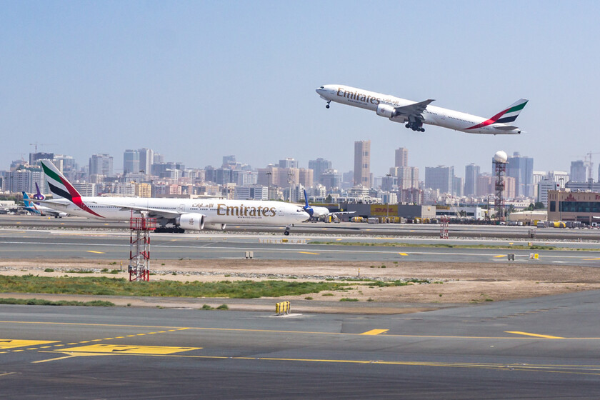 Dubái era la meca de los expats. Ahora están conduciendo 10 horas y pagando miles de dólares por un vuelo para huir de allí