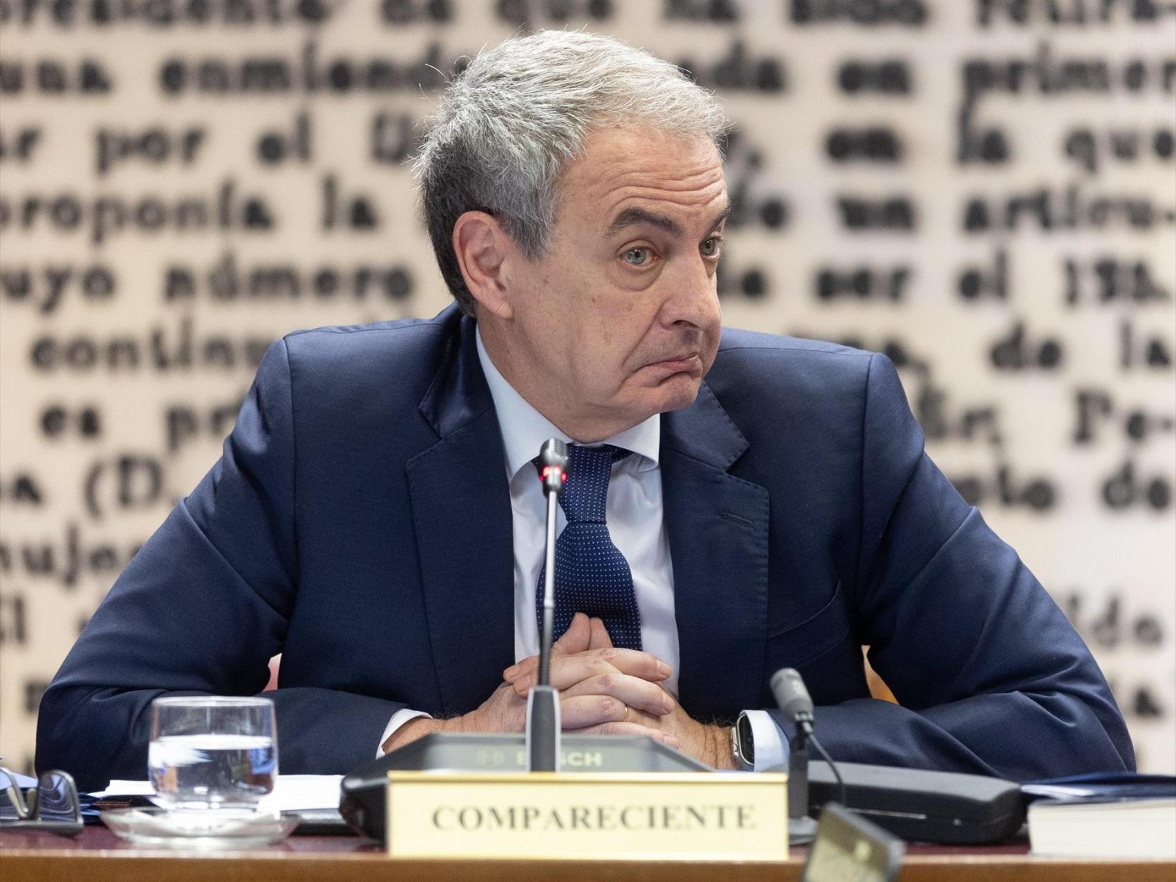 El día en que el Zapatero hombre de Estado dio paso al consultor a sueldo: "Me reclaman, mi opinión vale"