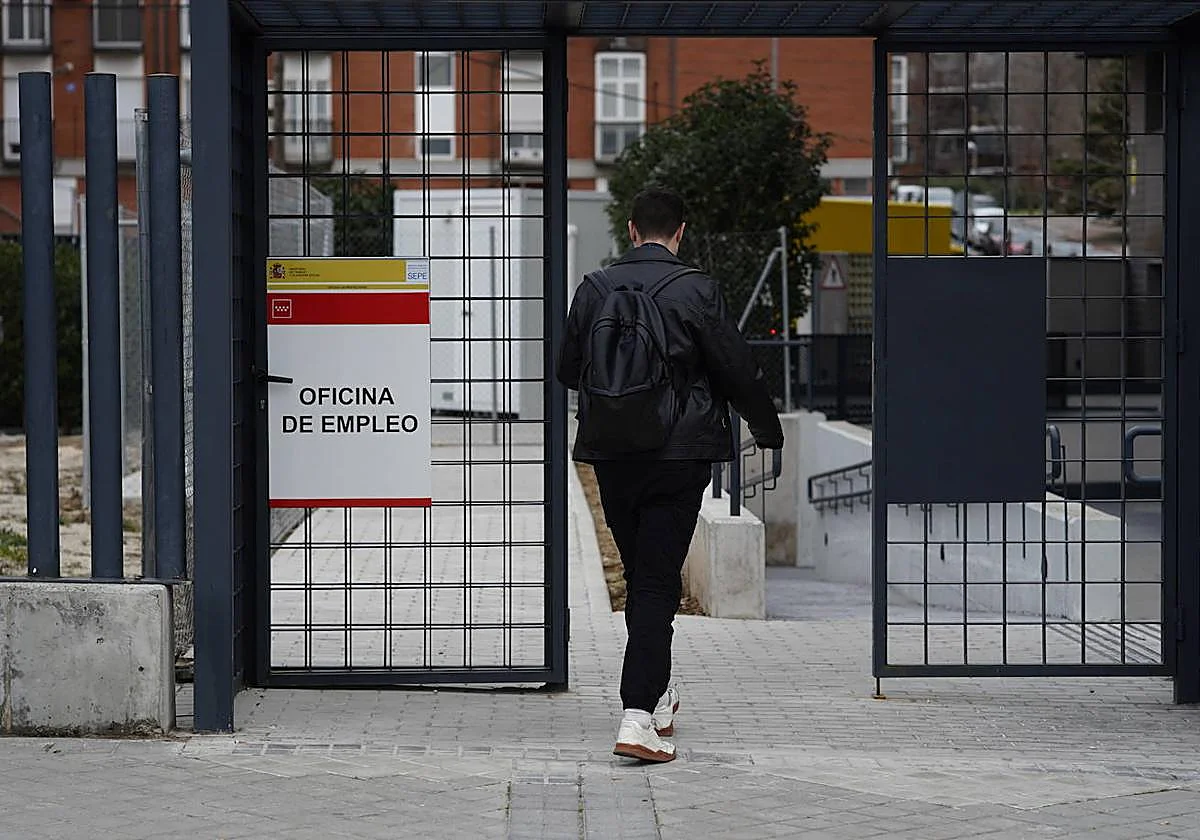 España suma casi 100.000 empleos en febrero aunque el paro sube en más de 3.500 personas