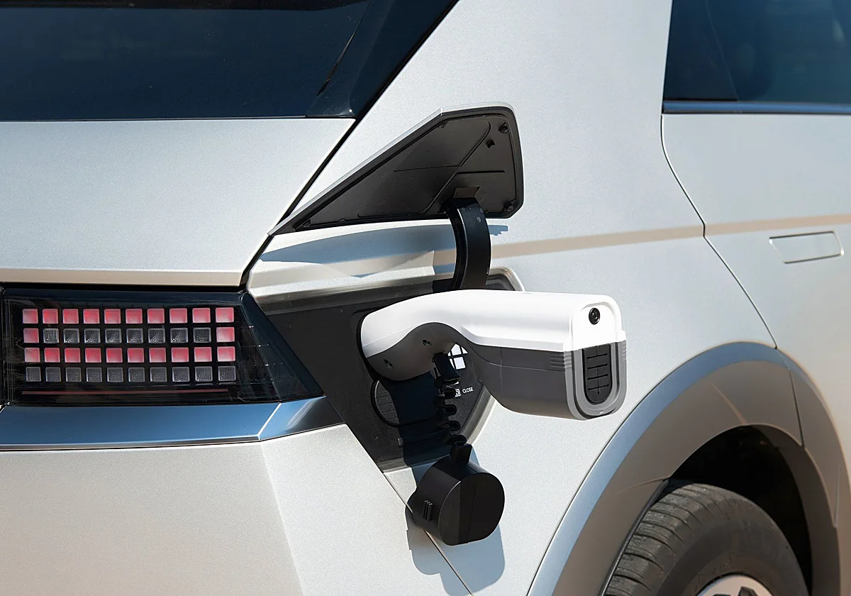 Las ventas de coches electrificados se disparan un 61% en febrero