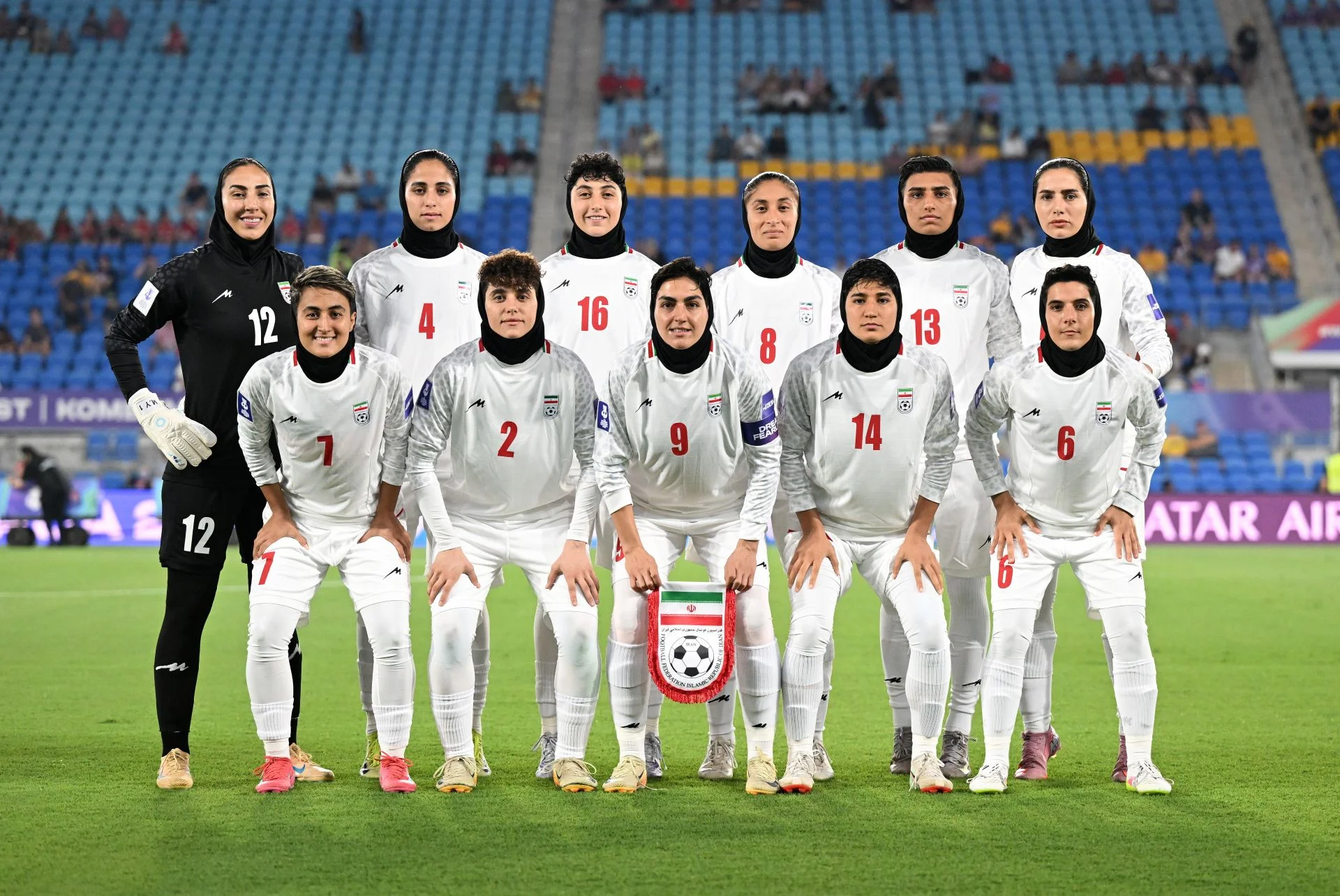 La selección femenina de Irán se niega a cantar el himno en protesta contra el régimen