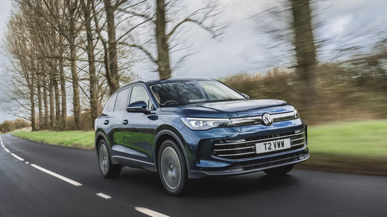 La paradoja del diésel en España: sigue hundiéndose a la par que dobla a los vehículos eléctricos