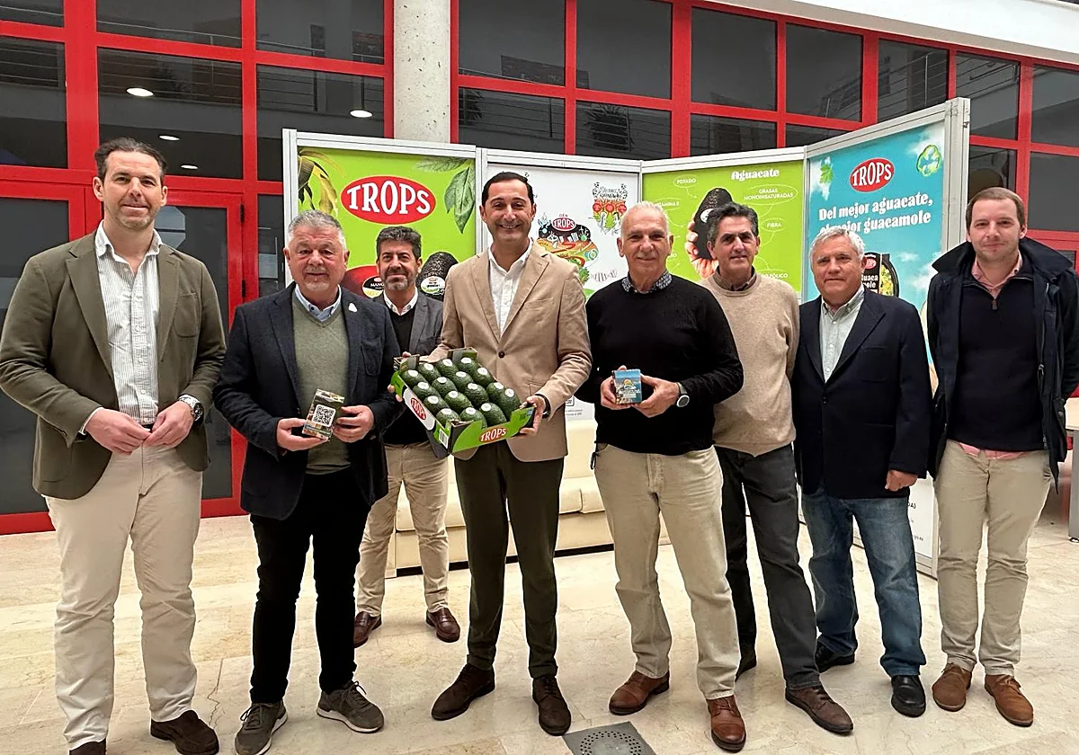 Axarquía town halls strengthen ties with tropical fruit giant to promote tourism