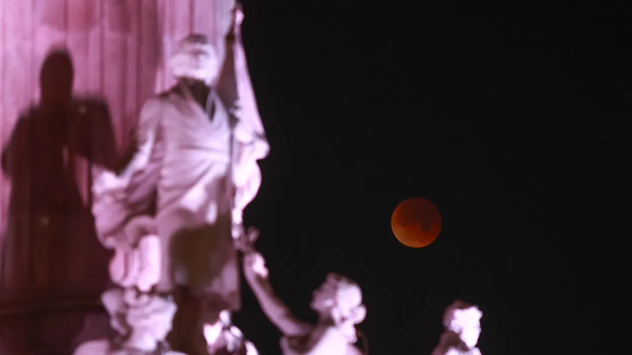 “Luna de sangre”: Las mejores fotos del eclipse lunar del 3 de marzo