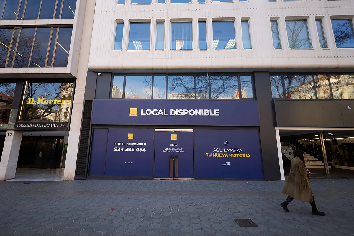 Barcelona tarda más de 11 meses en tramitar licencias para el comercio