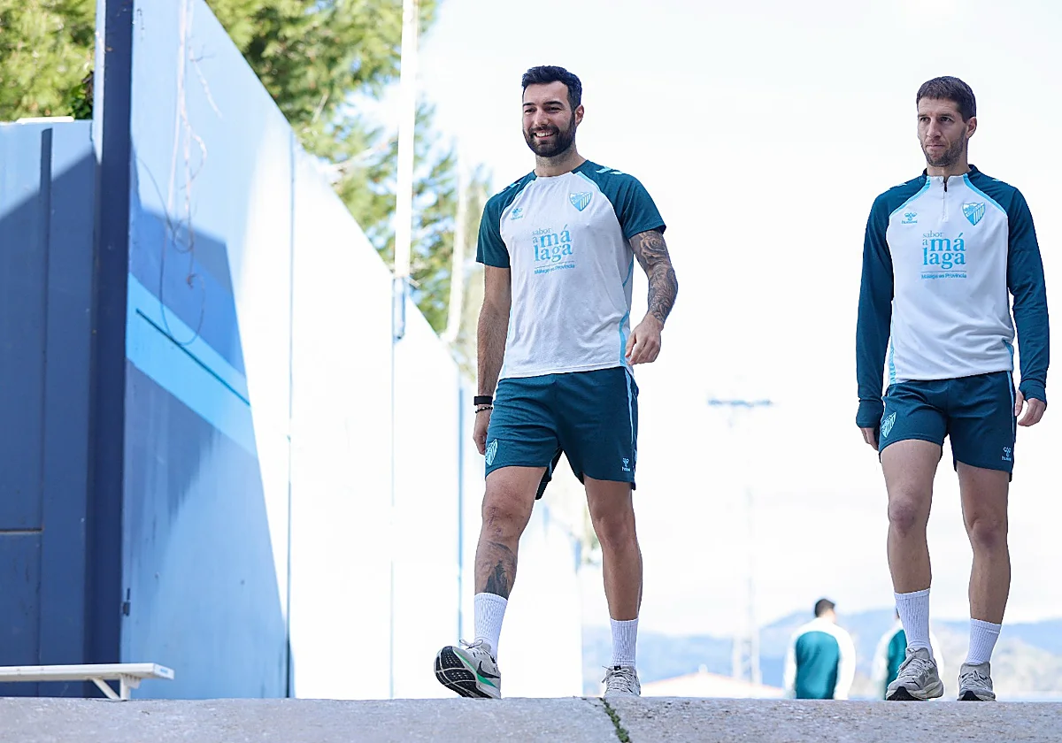 Álex Pastor, intervenido en la rodilla derecha por una leve complicación en su lesión