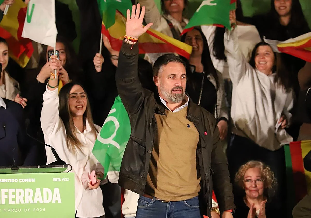 Abascal pide a Feijóo que presente «una moción de censura urgente» para «retratar» a Sánchez