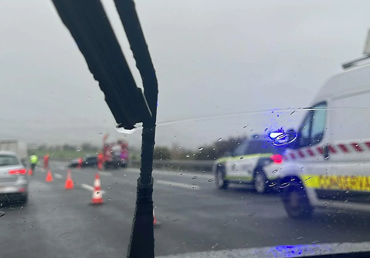Retenciones en la hiperronda de Málaga por el vuelco de un coche a la altura de Alhaurín de la Torre