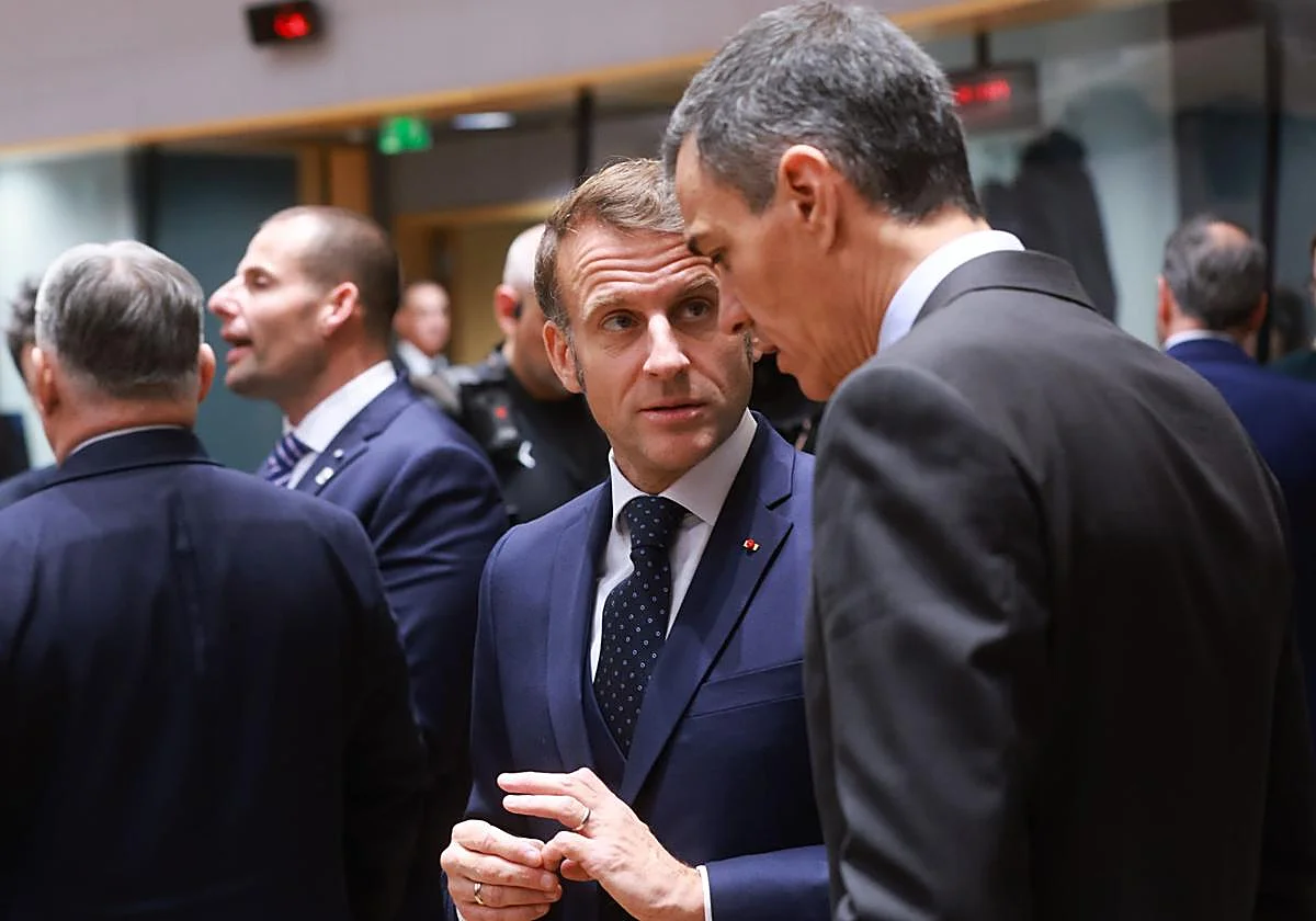 Macron telefonea a Sánchez y le expresa «la solidaridad europea de Francia»