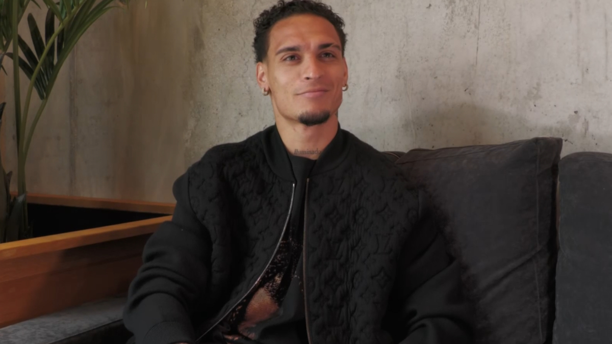 Antony, sobre su enfado con la grada: "Había jugado con fiebre y dolor"