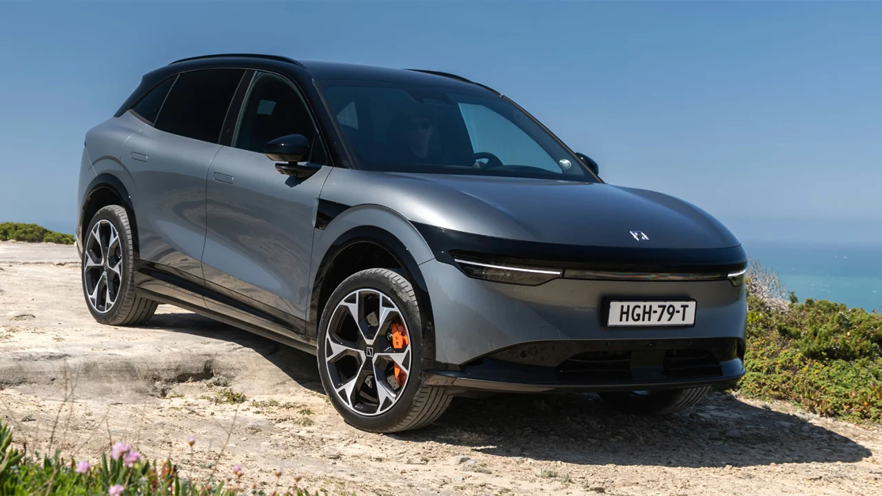 Zeekr aprieta al Mercedes GLC eléctrico con el nuevo 7X, estos son los precios de un SUV que derrocha tecnología