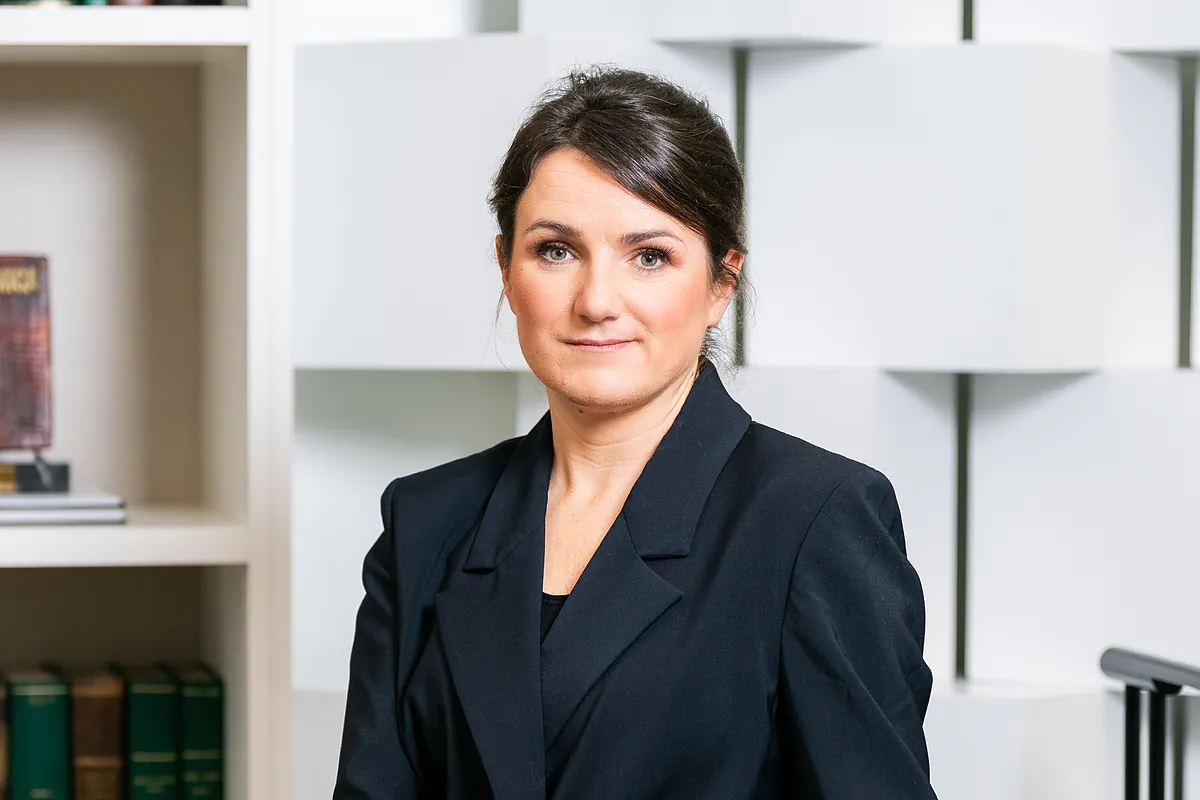 La piscina como despacho: la directiva Vichy que nada para pensar mejor