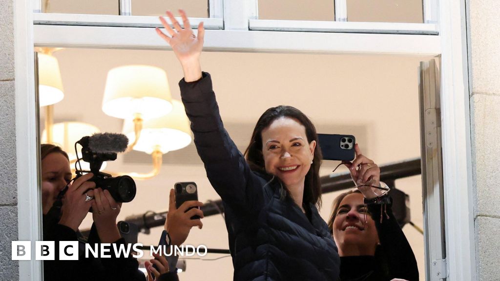 La opositora venezolana María Corina Machado realiza su primera aparición pública en Oslo tras pasar más de un año en la clandestinidad